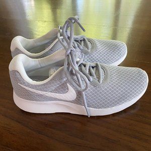 Nike Women's Sneakers - Tanjun Wolf Grey/White